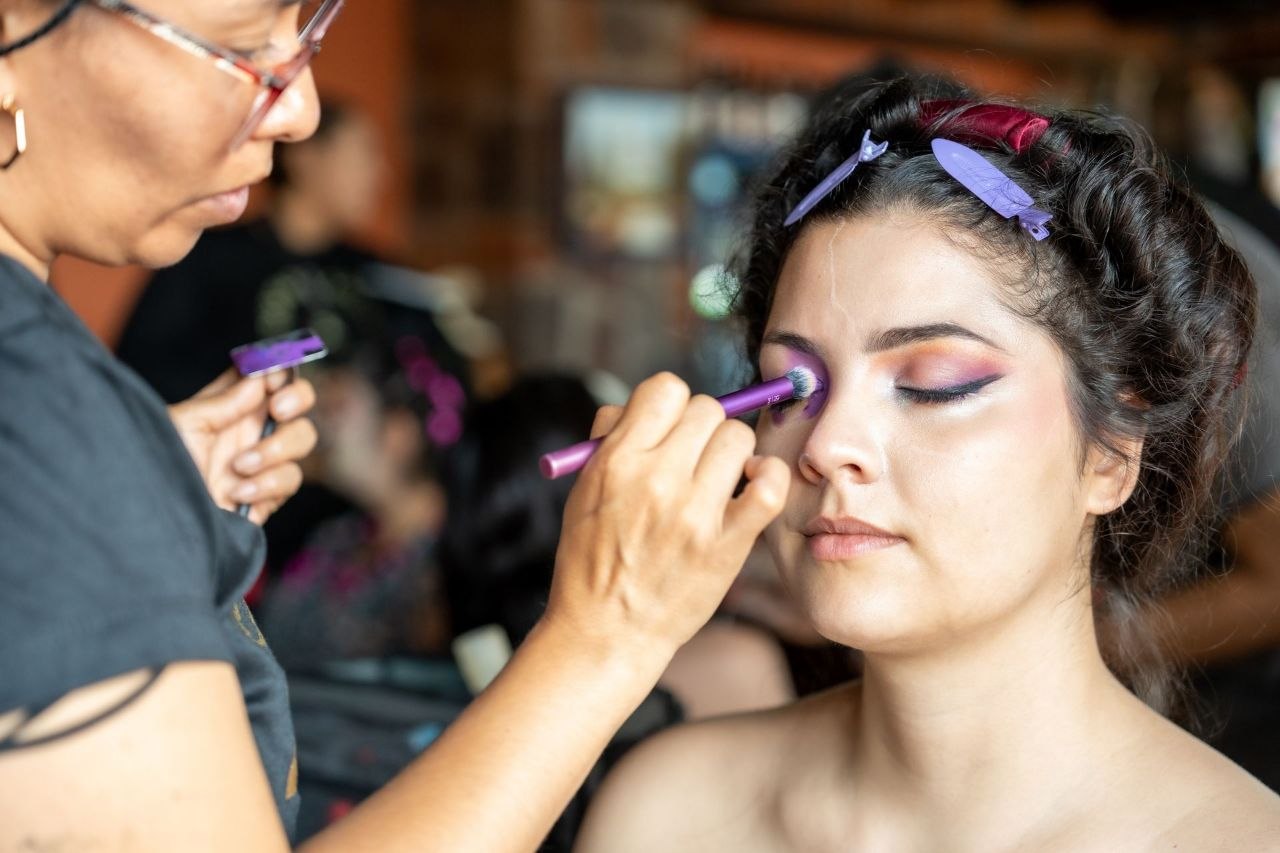 Maquillaje de ojos en tonos morados
